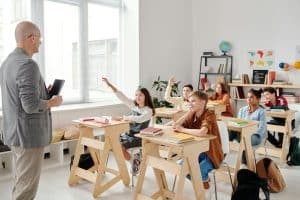Parent volunteers enriching classroom learning